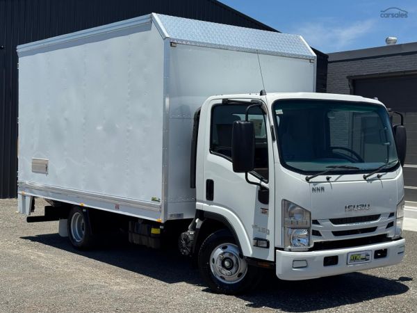 2021 Isuzu N Series NNR 45-150 2 Pallet Wide Pan image