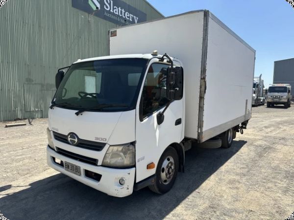 2013 Hino 300 Ser 2 C/CAB Wide 616 4x2 Pantech Truck image