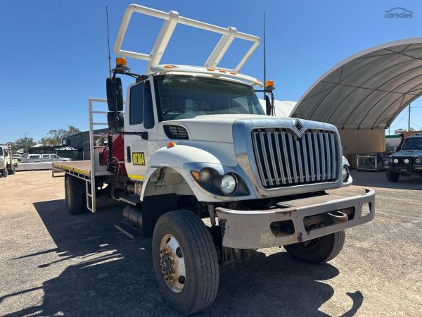 2010 International 7400 Workstar 4x4 Table Top with Crane image