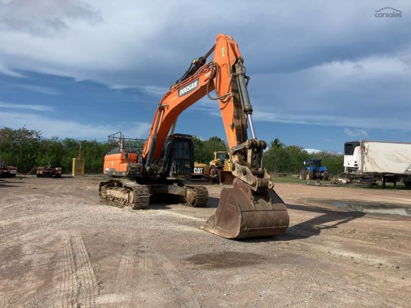 2020 Doosan DX420LC image