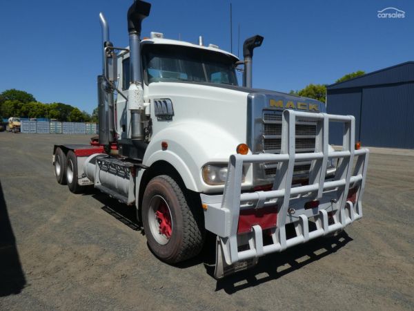 2010 MACK  TITAN image