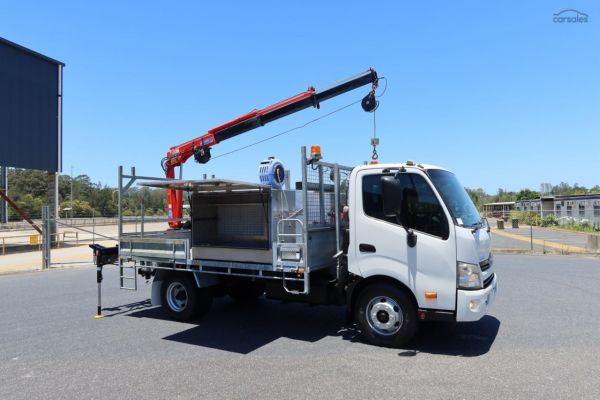 2015 Hino 300 Series 917 Medium image