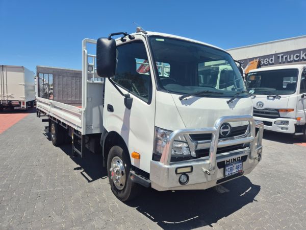 2017 Hino 921- 300 Series Tray AUTO 4 Ton Tray/Crane/Lift image