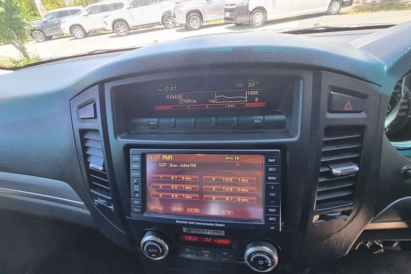 2012 Mitsubishi Pajero Platinum NW image