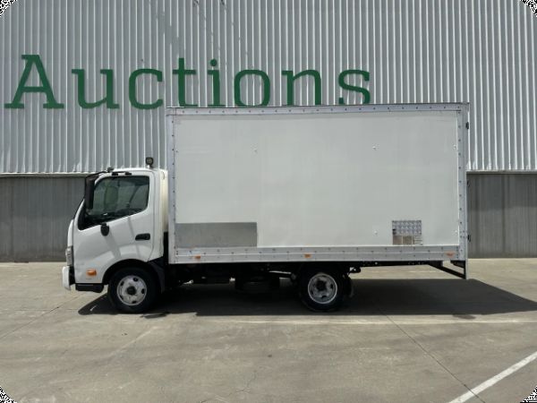 2011 Hino 300 616 4x2 Pantech image
