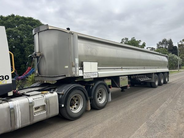 1994 HOCKNEY TRIAXLE ALUMINIUM FUEL TANKER image