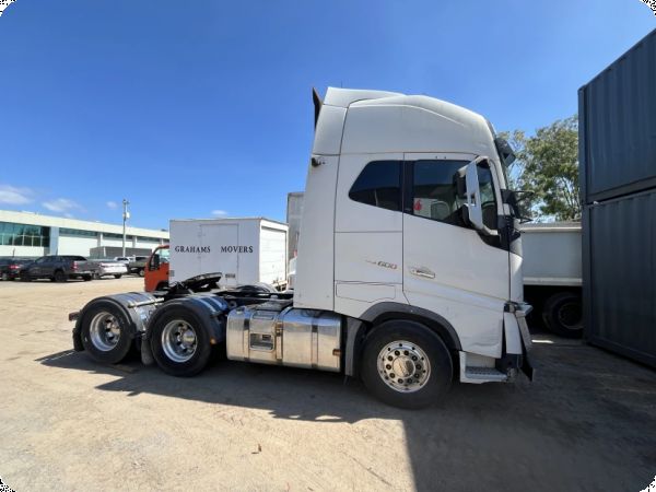 2015 Volvo FH16 4 600 6x4 Prime Mover - Non Mobile image