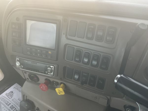 2004 Mack VISION Tray Mack Vision CX image