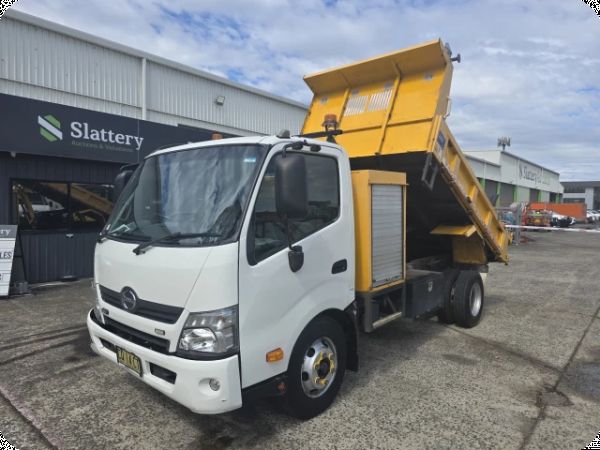 2018 Hino 300 917 4x2 Tipper (Manual) (Council Asset) image