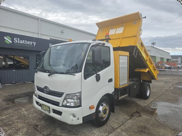 2018 Hino 300 917 4x2 Tipper (Manual) (Council Asset) image