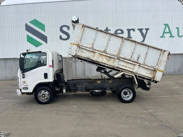 2018 Isuzu NPR 65-190 4x2 Tipper image