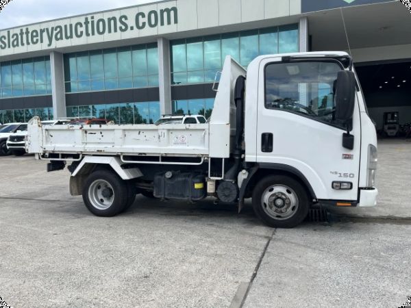 2021 Isuzu NLR 4x2 Tipper image