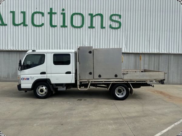 2022 Mitsubishi Fuso Canter 815 4x2 Crew Cab Tray Truck image