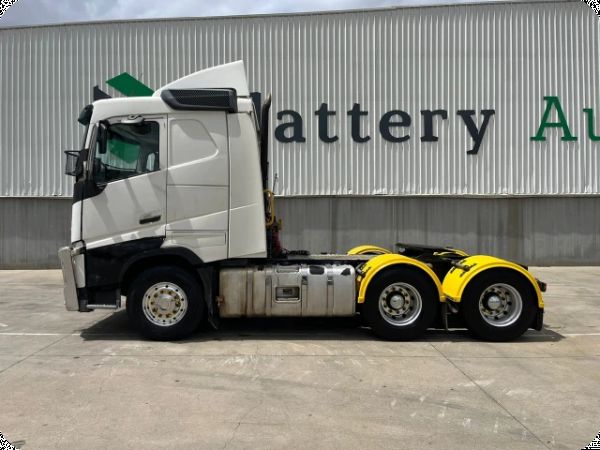 2015 Volvo FH 4 6x4 Prime Mover image