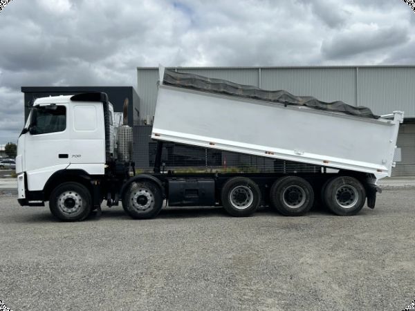 2012 Volvo FH16 700 10x6 Tipper image