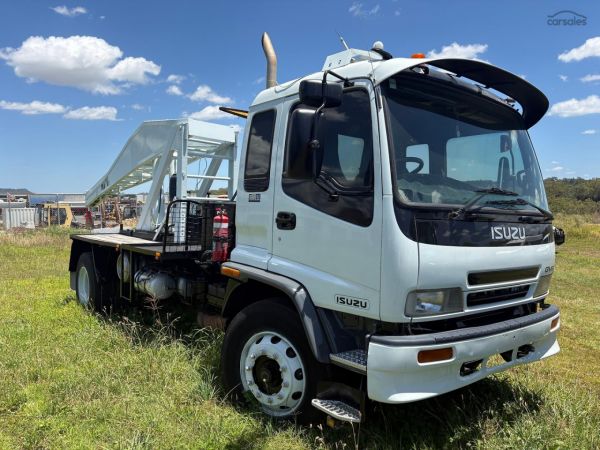 2002 Isuzu GVR image