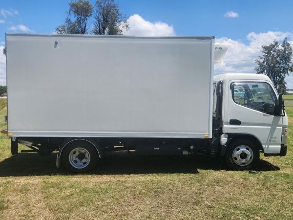 2015 MITSUBISHI FUSO CANTER 515 Refrigerated image