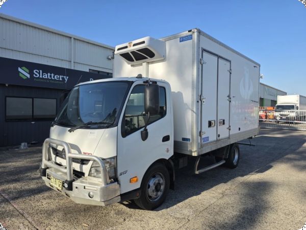2016 Hino 300 917 4x2 Refrigerated Pantech image