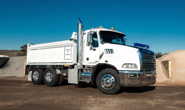 2015 Mack GRANITE image