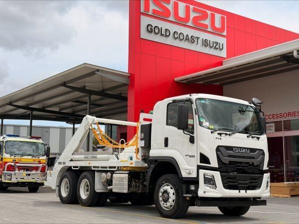 2026 Isuzu FVZ 260-300 Hooklift/Bi Fold WEST-TRANS MXS150 SKIP LOADER image