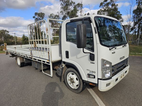 2018 Isuzu NQR 450 turbo diesel auto table top truck image