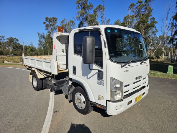 2010 Isuzu NPR 200 turbo diesel tipper truck image