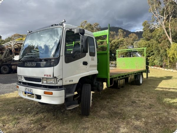 2003 Isuzu FTR 900 Long 4x2 Beavertail image