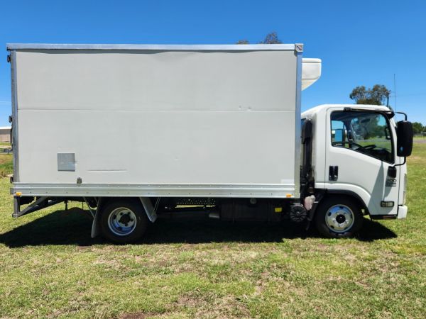 2013 ISUZU NLR200 Refrigerated image