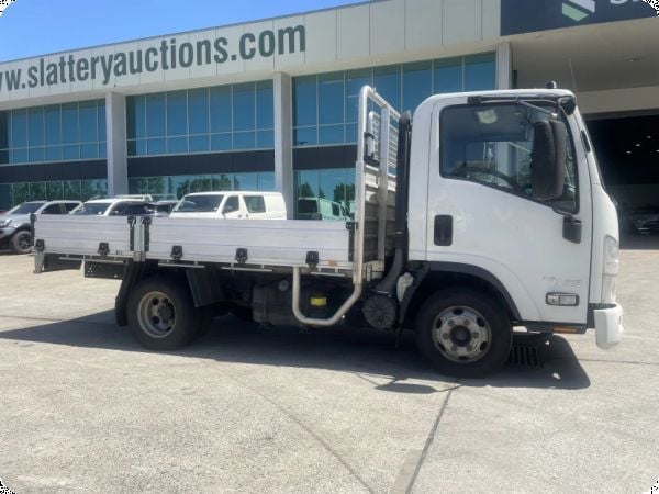 2017 Isuzu NPR 4x2 Tray Truck image
