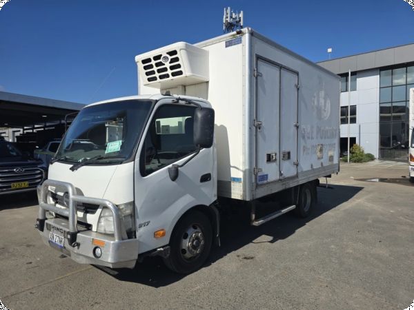 2014 Hino 300 917 4x2 Refrigerated Pantech **NON-RUNNER** image