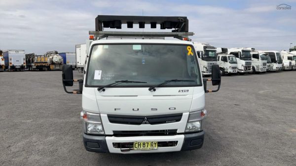 2015 Mitsubishi Canter 515 image