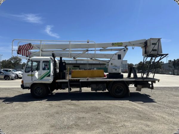 1988 Mitsubishi FK415 4x2 EWP Truck image