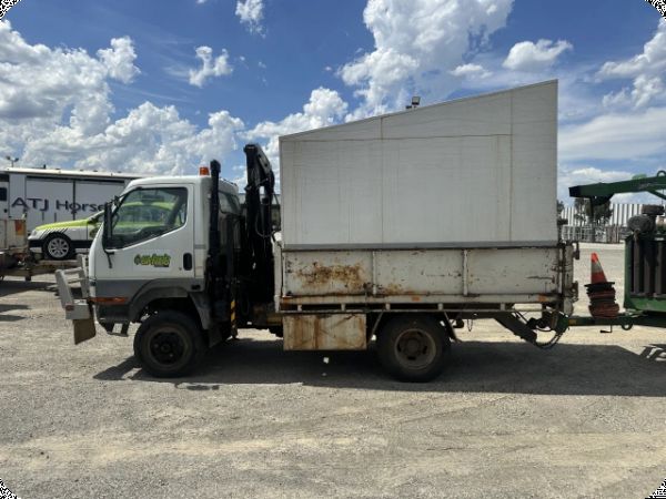 1999 Mitsubishi Canter 500 4x4 Tipper With Crane image