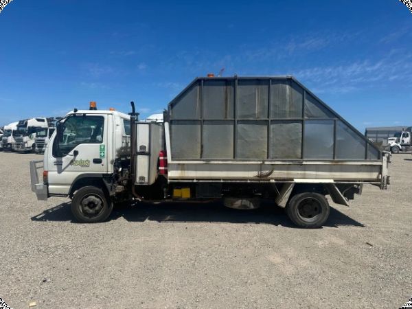 2001 Isuzu NQR 4x2 Tipper image