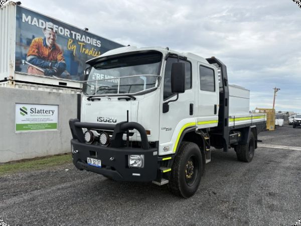 2022 Isuzu FSS 110/210 4x4 Cab Chassis image