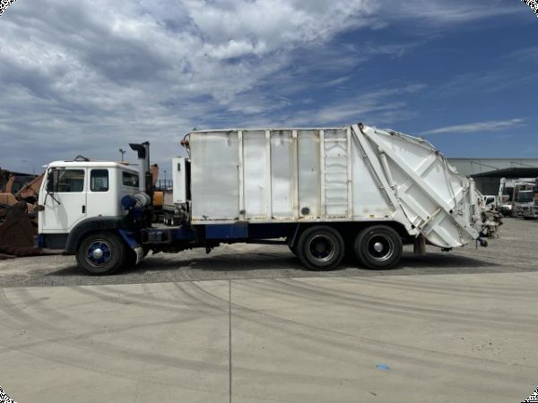 1995 International Acco 1850G 6x2 Compactor image