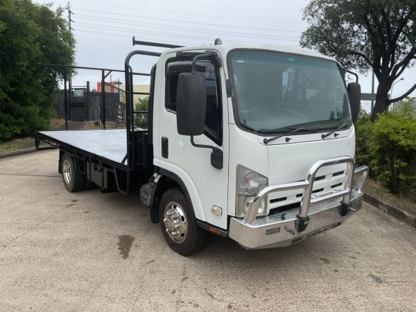 2008 Isuzu NPR Tray Isuzu Npr image