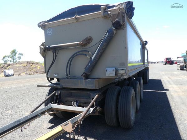 2017 HERCULES 10.2M SIDE TIPPER image