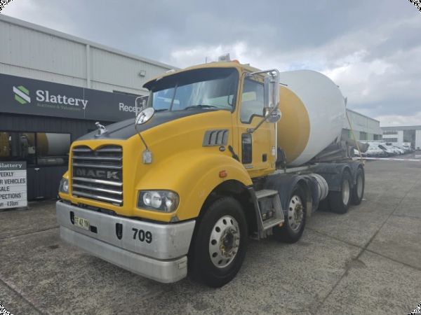 2015 Mack Metroliner CSMR 6x4 Concrete - Agitator (Cummins) (Auto) (Ex Lease) image