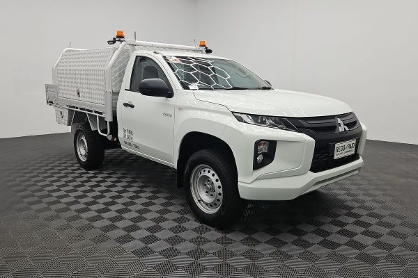 2019 Mitsubishi Triton GLX MR 4X4 image