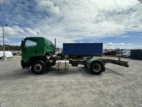 2010 Isuzu FH 4x2 Cab Chassis image