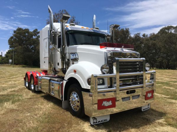 2025 Mack SUPER-LINER Primemover image