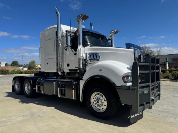 2025 Mack SUPER-LINER Primemover image