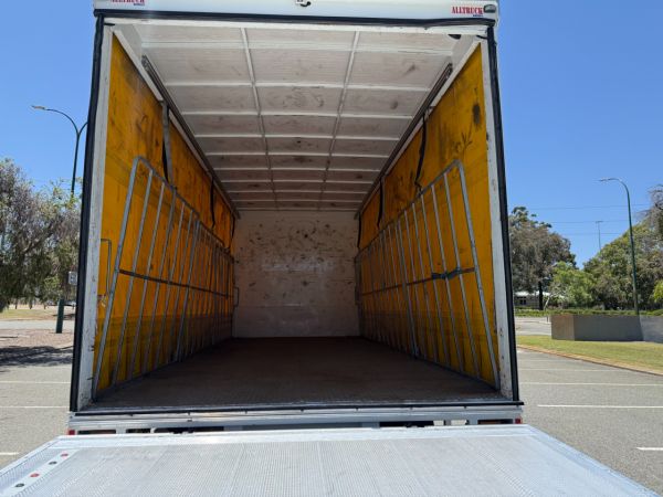 2020 Isuzu FSR 140/120-260 Curtainsider image
