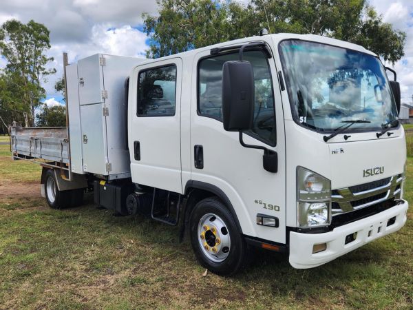 2017 ISUZU NPR65-190 Dump Truck image