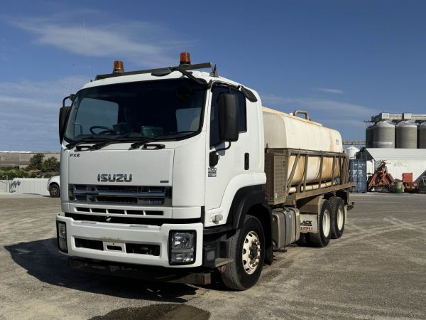 2015 Isuzu FH FXZ 1500 Water Truck image