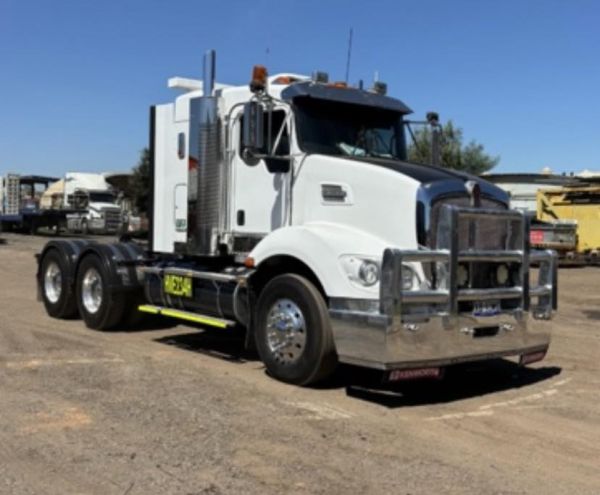 2017 Kenworth T409 image