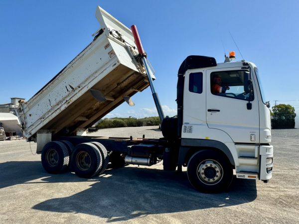2014 Fuso FV 500 Tipper image