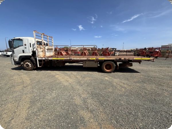 2009 Isuzu FH900 Long 4x2 Tray Truck image