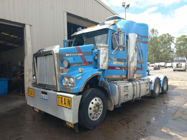 2009 Western Star 4864FX Primemover 4800 FX image